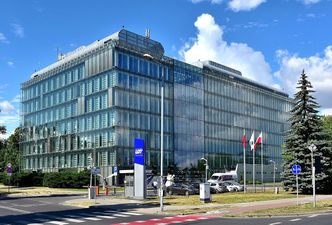 Koronawirus w siedzibie LOT-u. Firma mówi o "paru osobach", pracownicy skarżą się na procedury