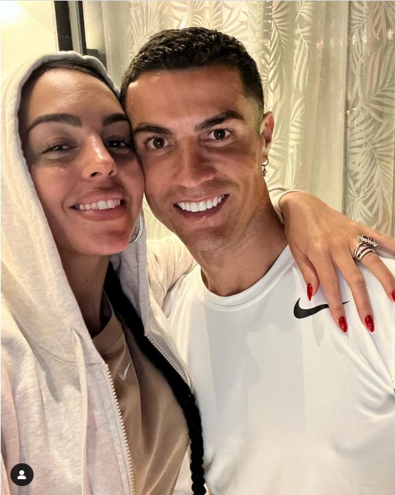 Cristiano Ronaldo i Georgina Rodriguez ucinają plotki o kryzysie, publikując romantyczne zdjęcie