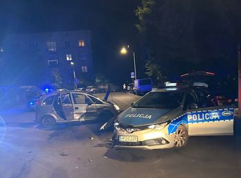Złapany na gorącym uczynku. Złodziej z łupem wjechał w radiowóz