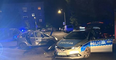 Złapany na gorącym uczynku. Złodziej z łupem wjechał w radiowóz
