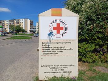 Malbork: Jak pozbyć się tekstyliów? Pojemniki ze znakiem PCK jeszcze stoją, ale mają zniknąć