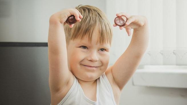 Szymon Mizerski przyszedł na świat z obustronnym brakiem kości promieniowych, kciuka i wadami wrodzonymi, w tym serca