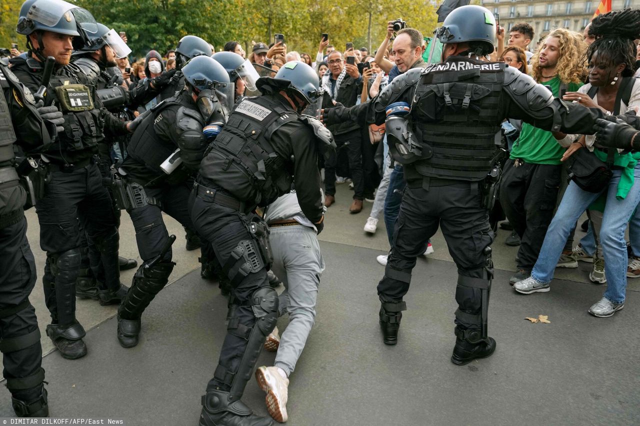 Starcia z policją podczas nielegalnej demonstracji na Place de la République