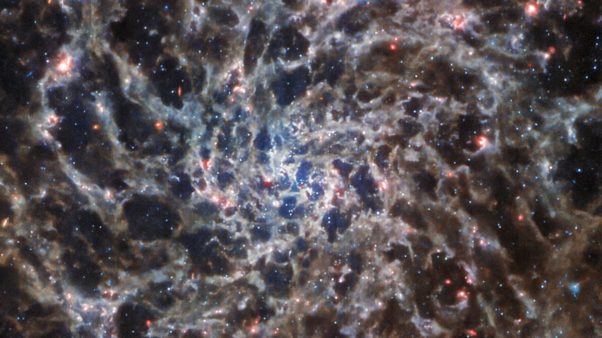 Spektakularne zdjęcia galaktyki IC 5332. Teleskop Jamesa Webba odsłonił nowe gwiazdy