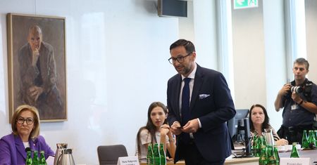 "Obóz pracy w Starej Białej". Pokazali Obajtkowi film i zdjęcia
