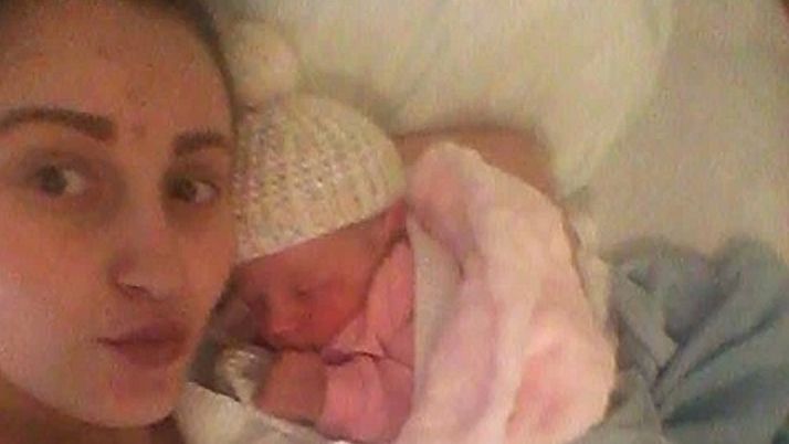 16 latka urodziła dziecko ojczymowi