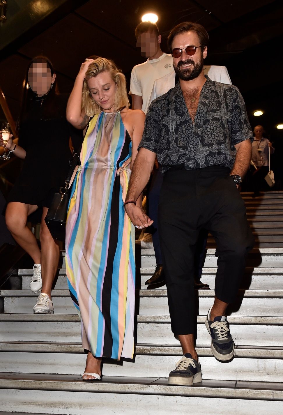 Piotr Stramowski z ukochaną na premierze filmu