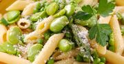Makaron z bobem, chorizo i żółtą cukinią w sosie z serem gorgonzola