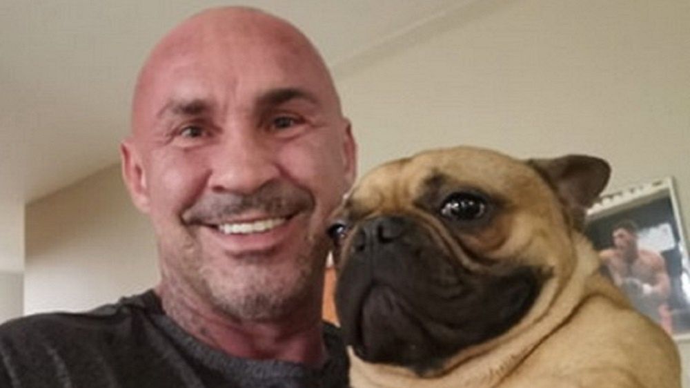 Przemysław Saleta adoptował niepełnosprawnego buldoga