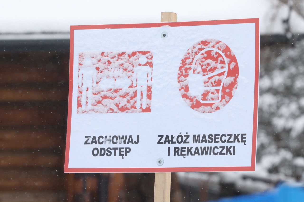 Otwarcie hoteli. Odstęp i maseczka - obowiązek w czasach COVID-19