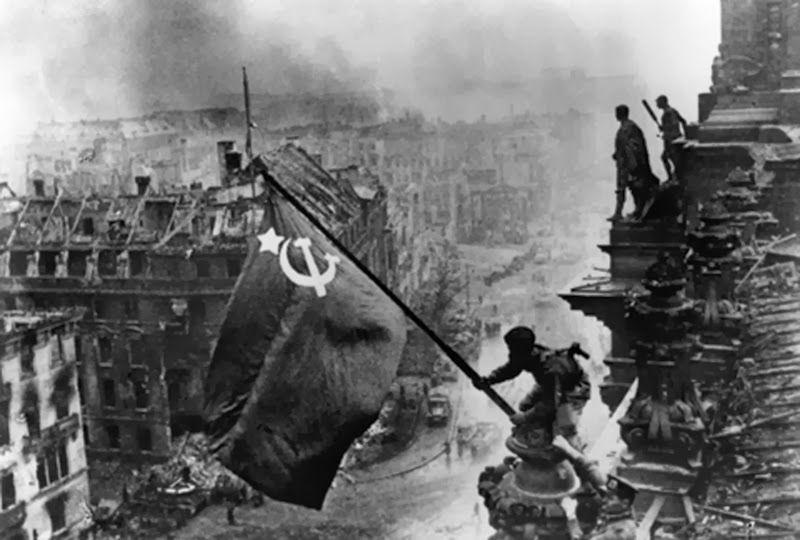 Symbol końca wojny, czyli flaga na Reichstagu i niechciany zegarek 2