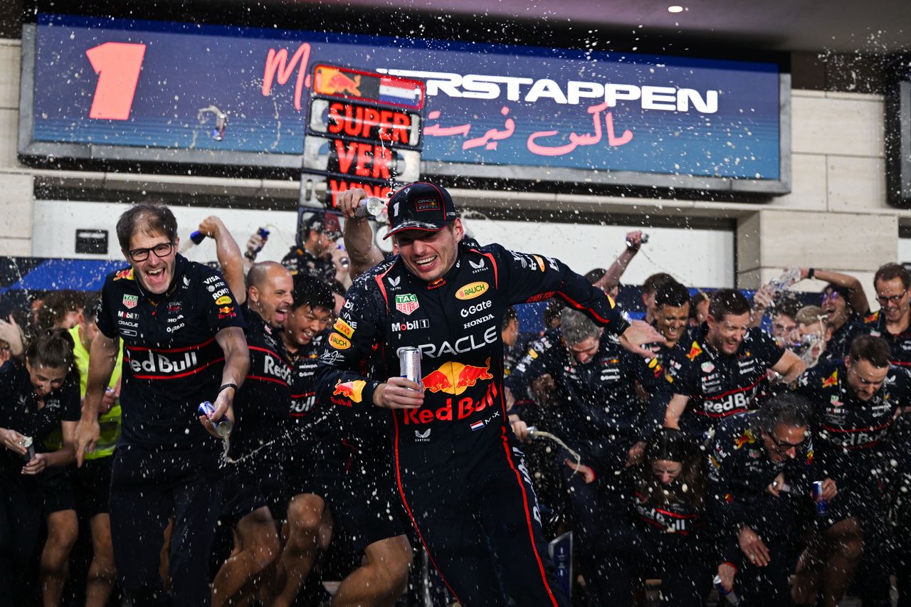 Verstappen triumfuje w Katarze, emocje w Formule 1 sięgają zenitu