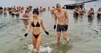 Dąbrowa Górnicza: Pogoria Morsuje. Oni nie boją się zimnej wody. 30 listopada frekwencja dopisała