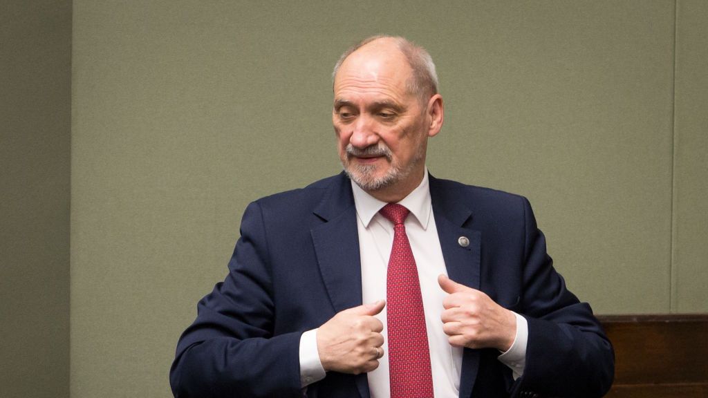 Kierowcy Macierewicza w Piotrkowie łamią przepisy drogowe