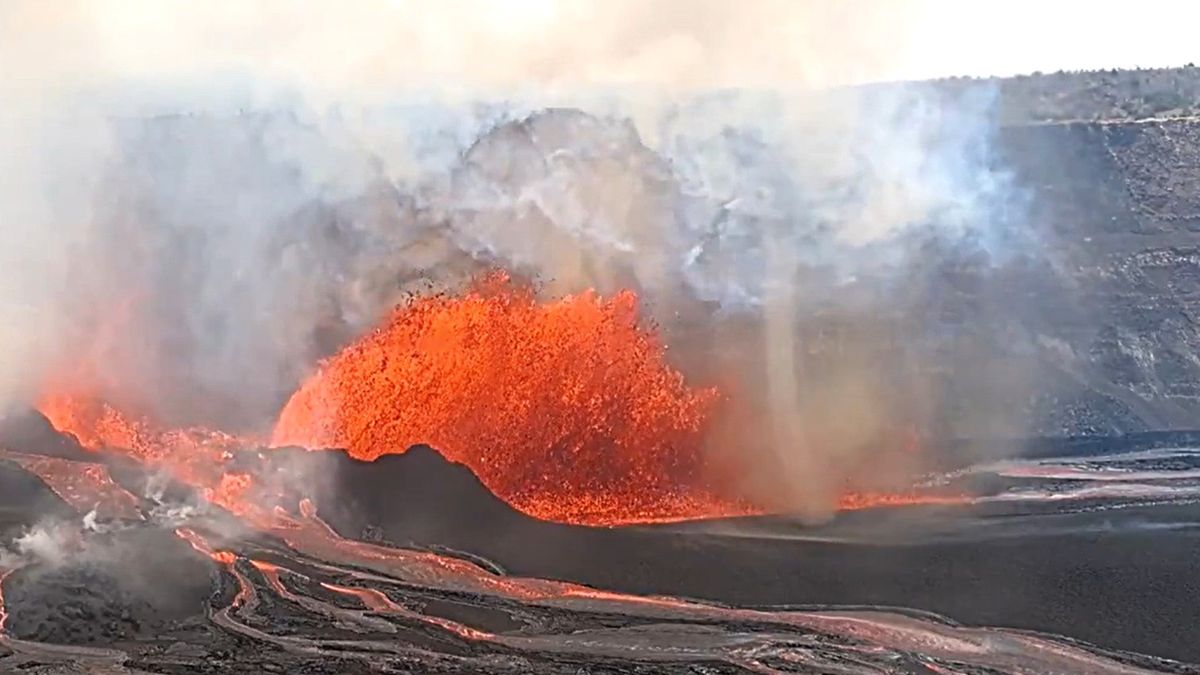 Wokół fontanny lawy uformowało się tornado. USGS określa je jako