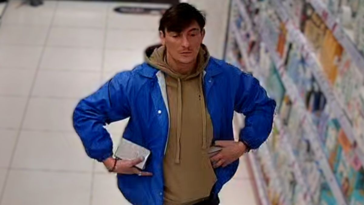 Monitoring w Rossmannie przyłapał mężczyznę.