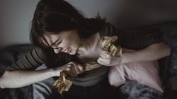 Łatwo się denerwują i wpadają we frustrację. To objawy choroby