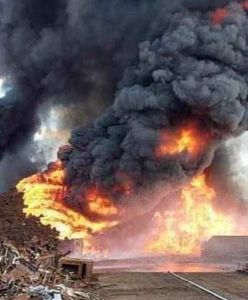 Przysieka Polska. Kolejny pożar wysypiska. Kłęby dymu, straż pożarna apeluje do mieszkańców