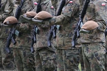 Podpalił kolegę syna. 47-letni żołnierz zarzutem