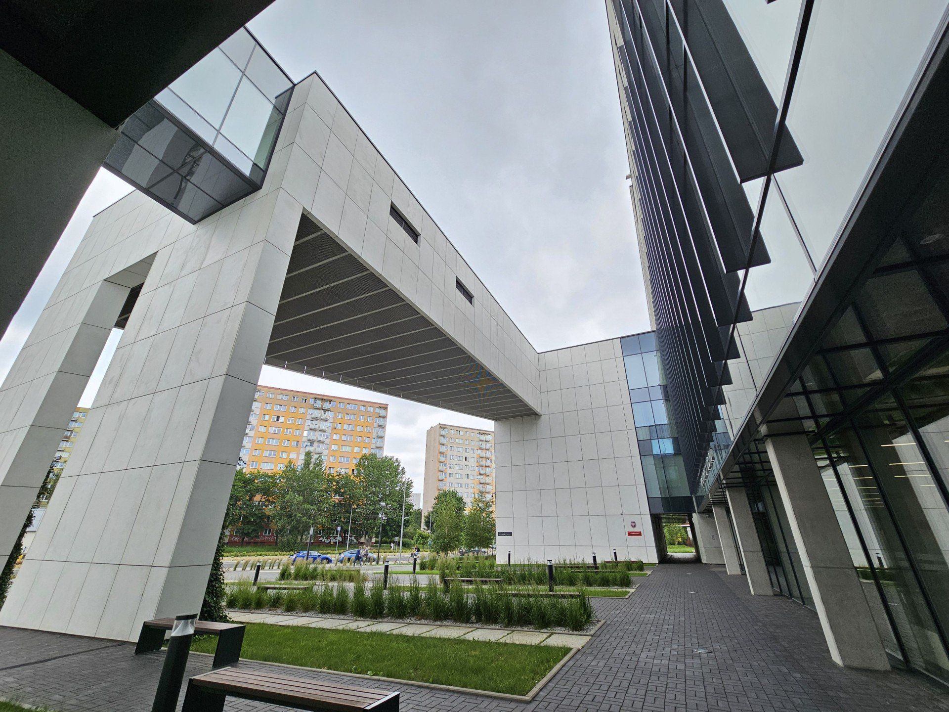 Ataki na ratowników medycznych to plaga w całym kraju w tym roku. W sądach dla sprawców nie ma jednak &#34;zmiłuj&#34;, nawet jeśli - jak Sławomir T. - po otrzeźwieniu skruszeni się kajają. Torunianin groził śmiercią ratownikom przy ul. Podgórnej. Leżał tu na chodniku i krwawił, a oni przyjechali go ratować...