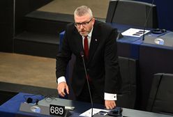 Grzegorz Braun dał popis w Parlamencie Europejskim. Rozległ się okrzyk "złodzieje"