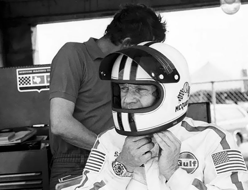 Steve McQueen na torze Sebring w 1970 roku z Rolexem Submarinerem na prawej ręce.