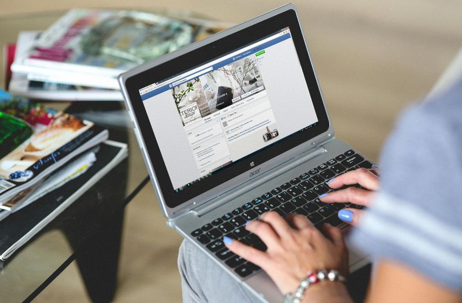 Facebook poleca dziwne grupki 