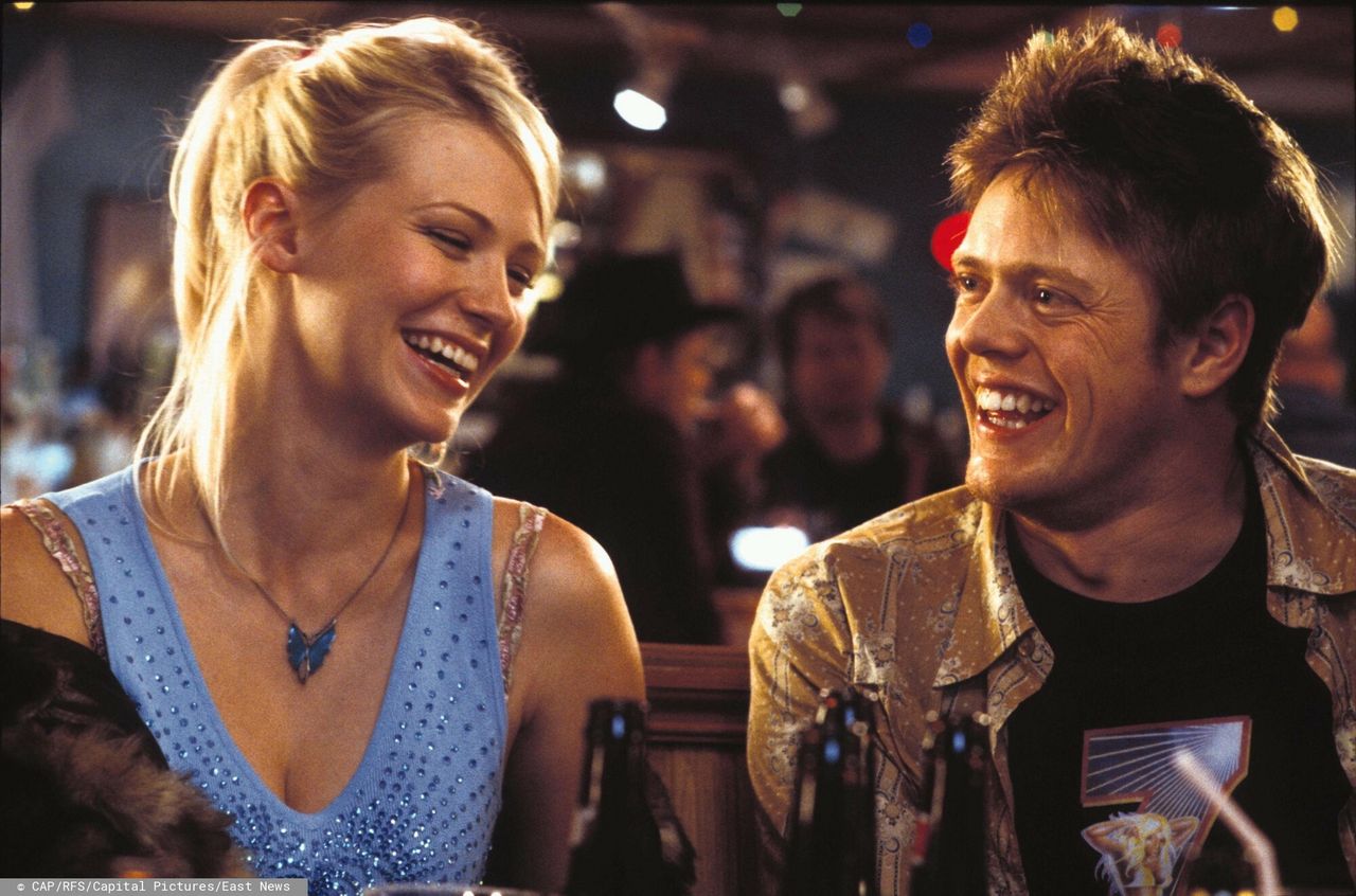 January Jones i Kris Marshall w "To właśnie miłość"