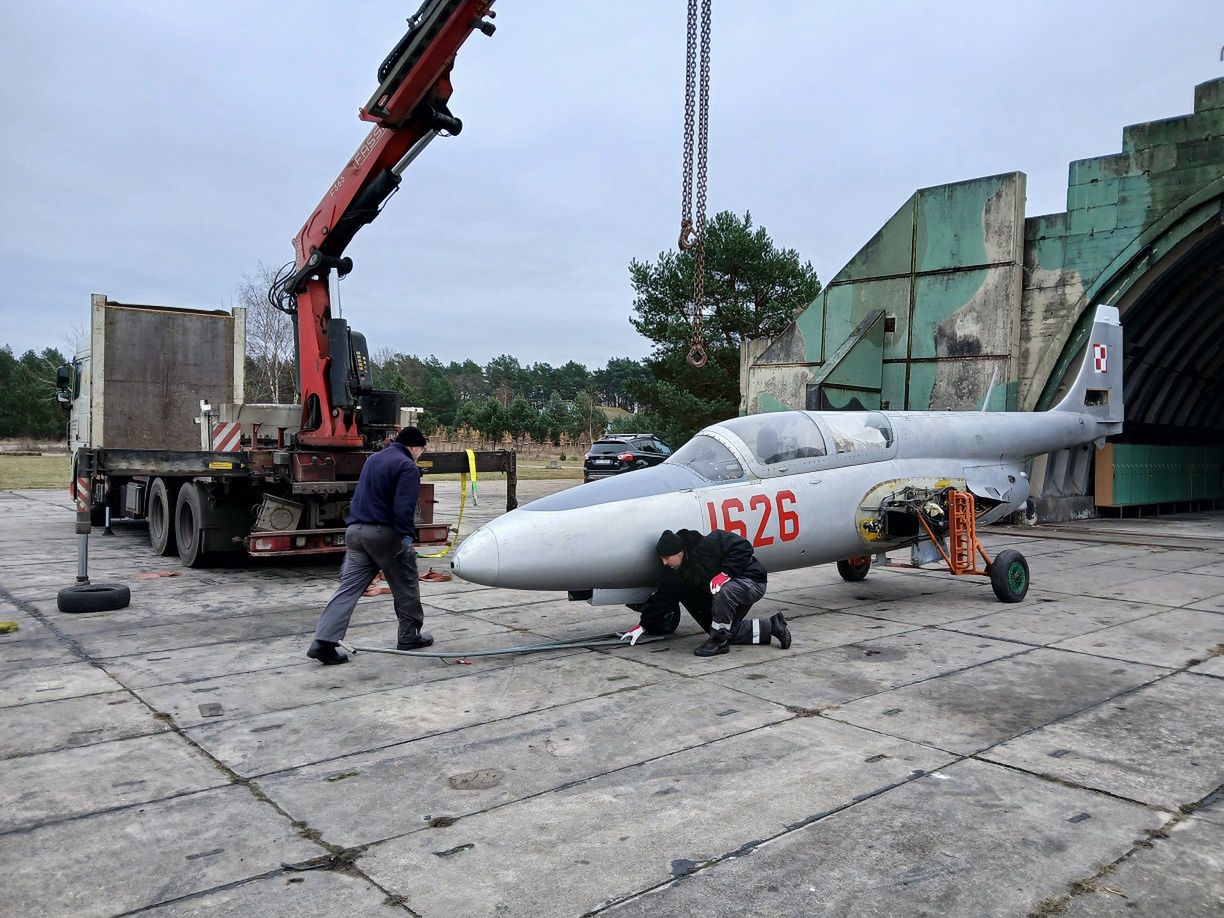 Królowa polskiego nieba wylądowała w Pile! Iskra zasiliła zbiory Pilskiego Muzeum Wojskowego