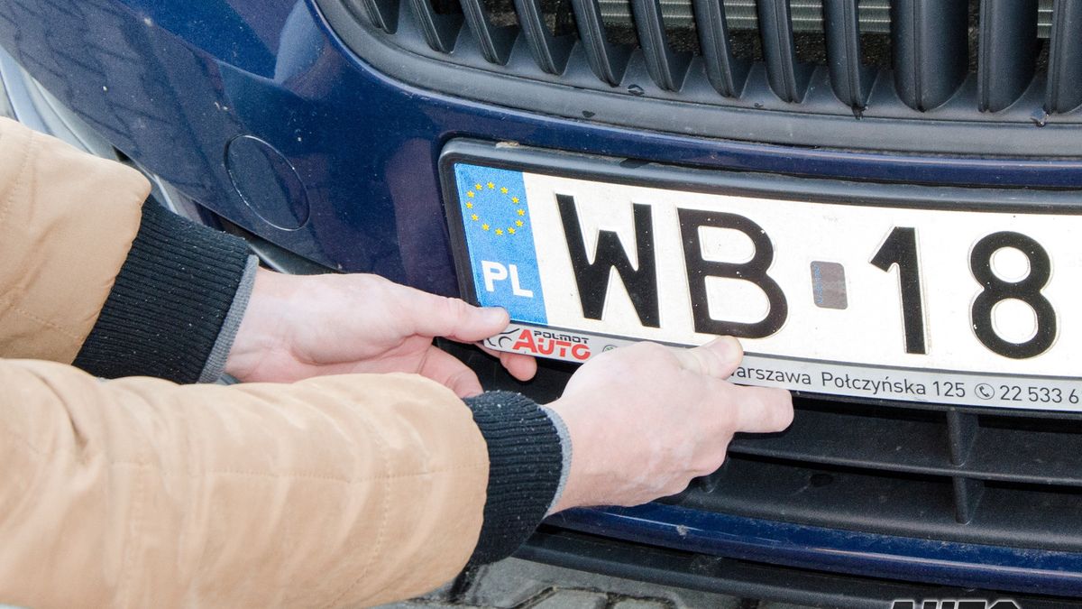 Podkładki pod tablice łatwo połamać. Taki to już materiał.