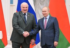 Łukaszenka chciał ośmieszyć Putina? Taki wręczył mu prezent