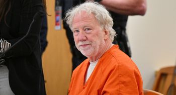 Łzy żony na sali sądowej. Zwrot w sprawie aktora oskarżonego o molestowanie