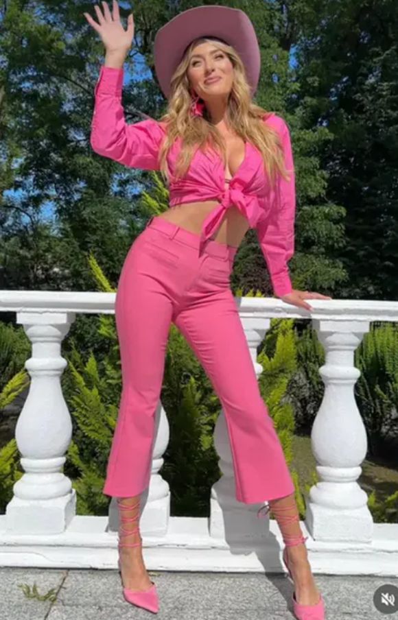 Marcelina Zawadzka w rybaczkach
