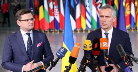 NATO: szykuje się wielka bitwa w Donbasie