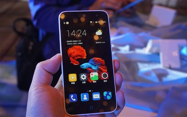 ZTE Blade A1 to jeden z najtańszych smartfonów z czytnikiem linii pailarnych 3