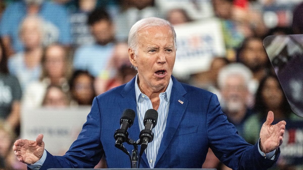 US President Joe Biden speaks to the crowd during a campaign event at the Jim Graham Building at the North Carolina State Fairgrounds in Raleigh, North Carolina, USA, 28 June 2024. EPA/STAN GILLILAND Dostawca: PAP/EPA.