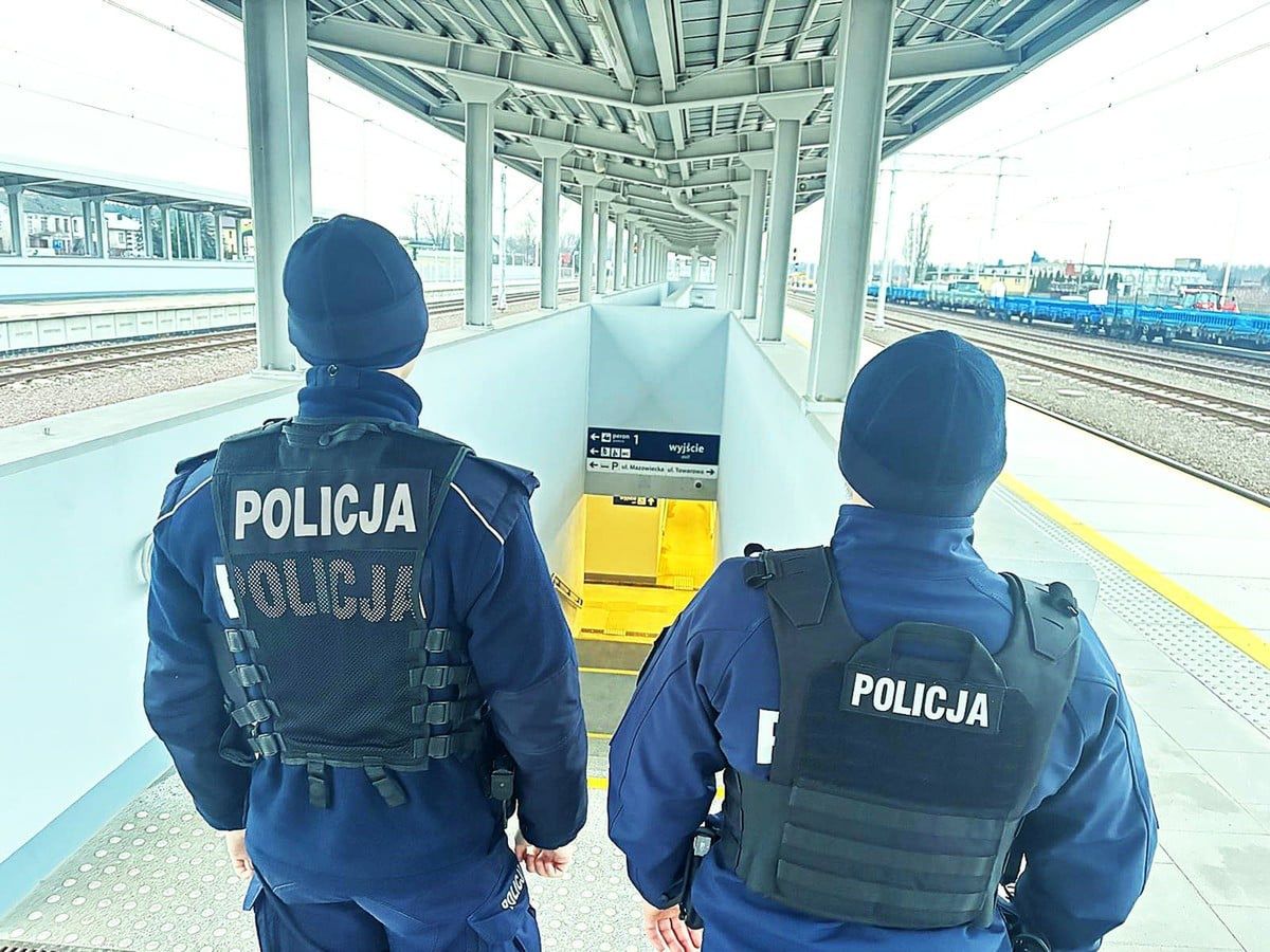 Szepietowo: Policjant kupił bilet kobiecie wyproszonej z pociągu