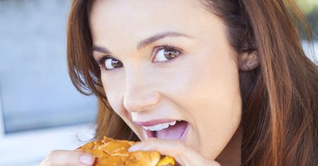 Cheat day, czyli oszukany dzień na diecie. Czy taki sposób odchudzania jest skuteczny?