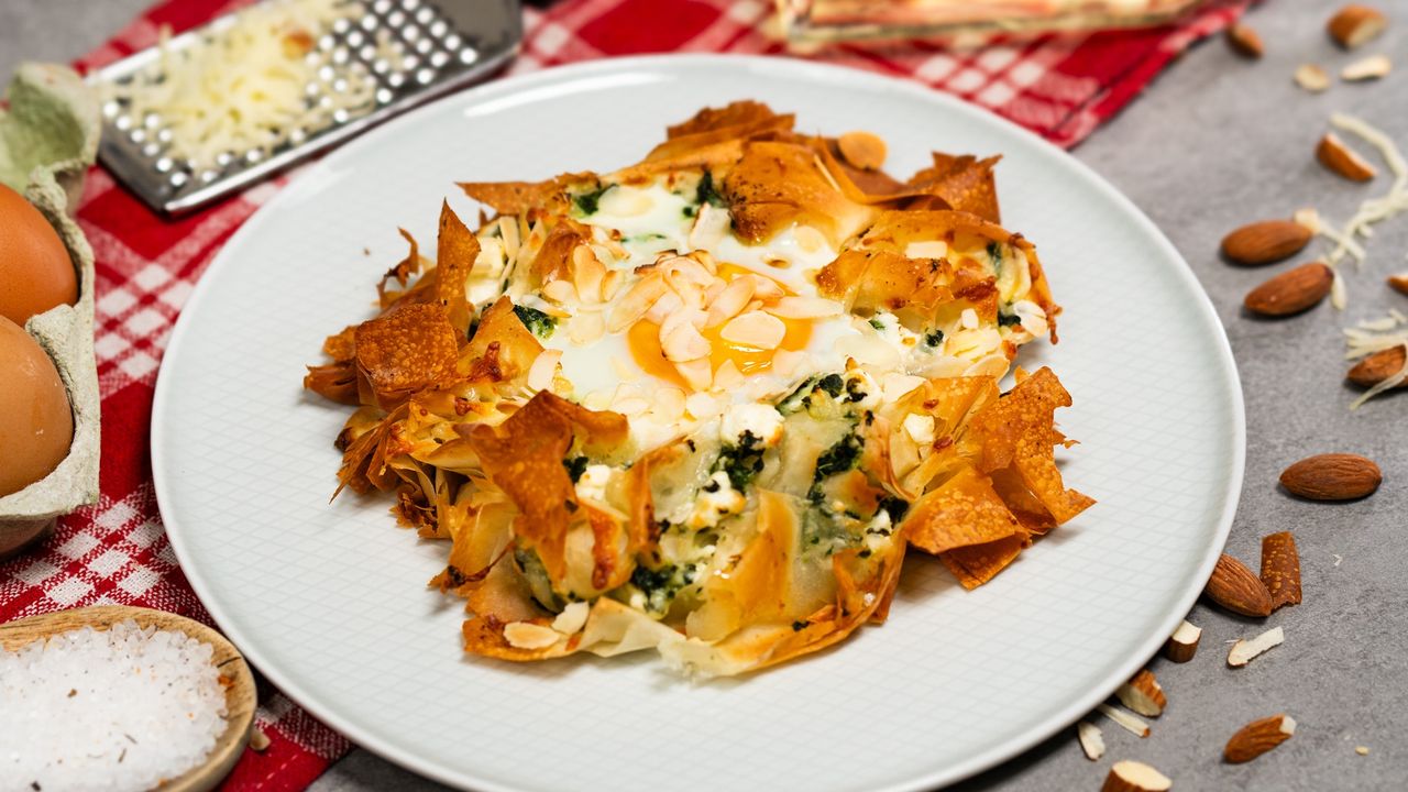 Crunchy filo pastry nests: A quick, impressive meal option