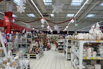 Dyskonty mają już większy udział w rynku niż małe sklepy. Zakaz handlu w niedzielę nie pomógł