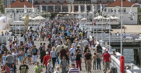 Obłożenie sięga stu procent. Kolejki, problemy z parkowaniem i tłumy