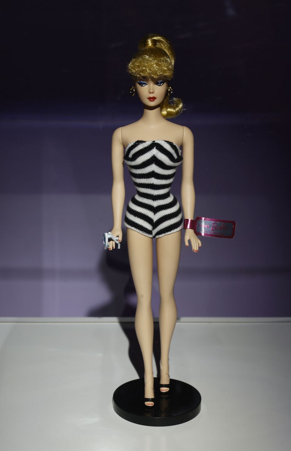 pierwsza lalka Barbie