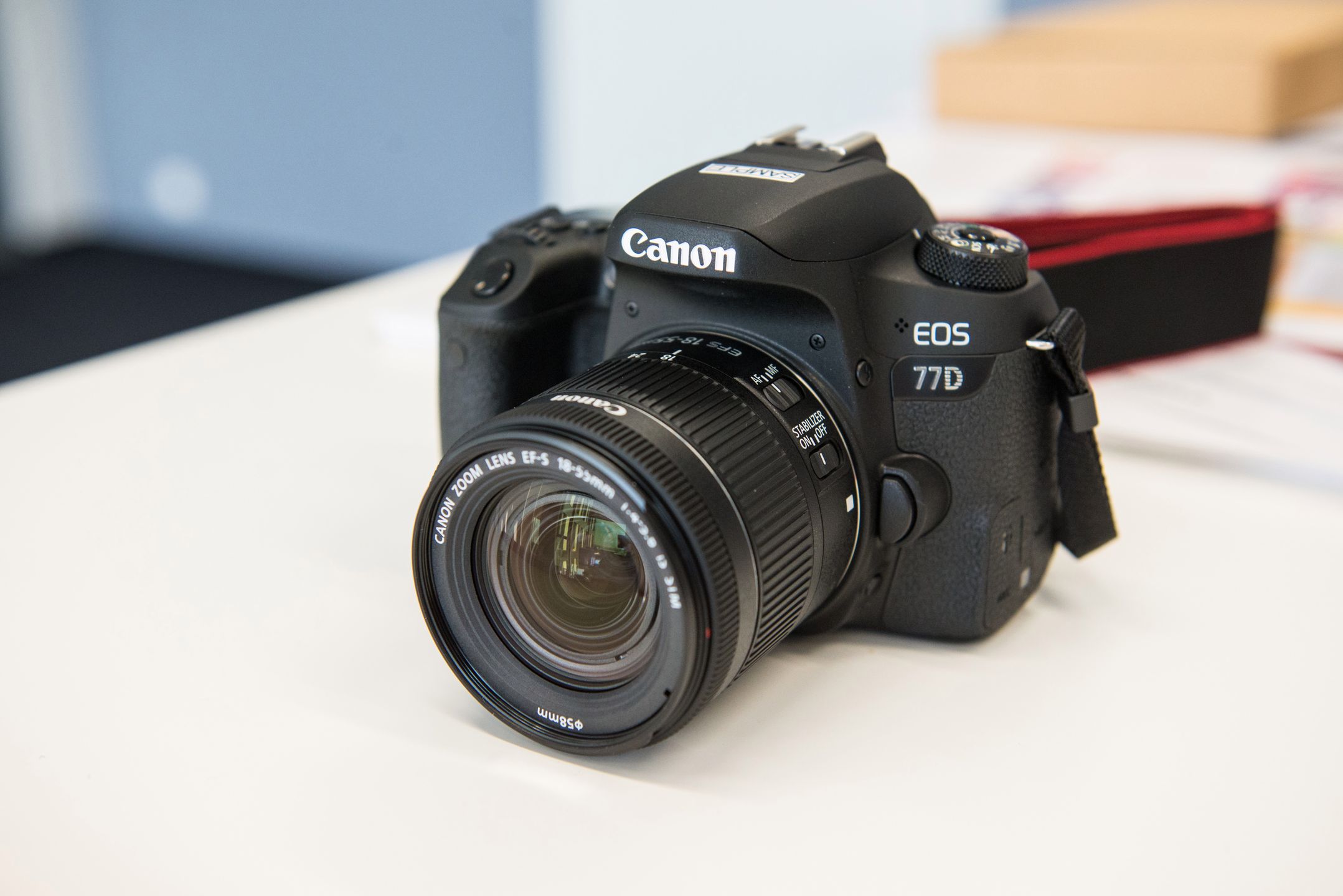 Canon EOS 77D i 800D w naszych rękach. Zobacz główne różnice i poznaj polskie ceny 3
