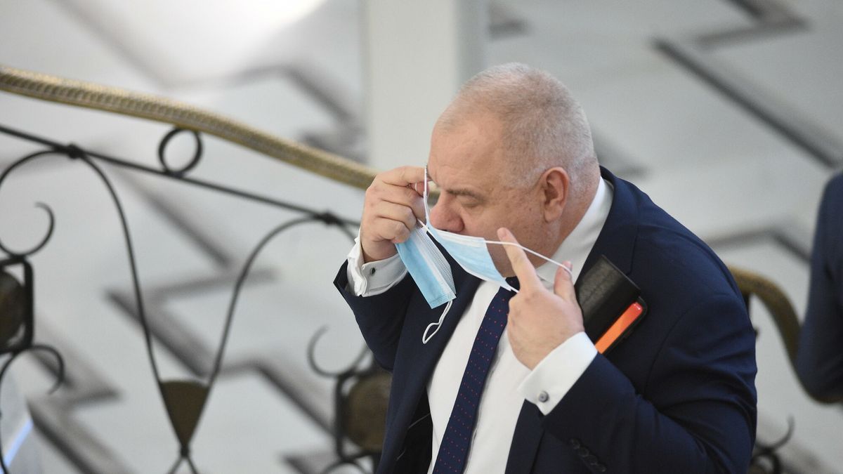 Jacek Sasin wypowiedział się o planowanej fuzji Lotosu z Orlenem. 