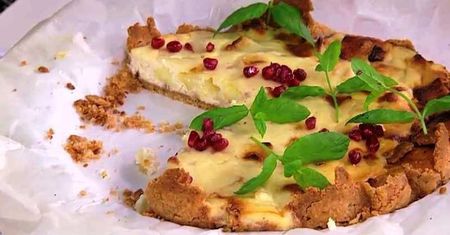 Tarta z gruszką i serem camembert