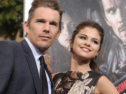 Ethan Hawke współczuje Selenie Gomez