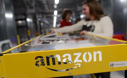 W Amazonie pracownicy będą mieli trzydniowe weekendy. Szefowie: to kwestia oszczędności