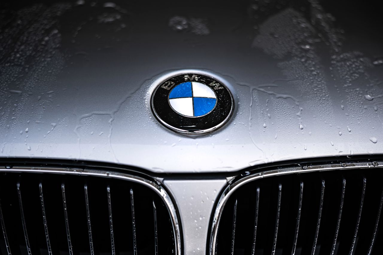 OnePlus dalej kombinuje ze znikającym aparatem. Tym razem zainspirował sie... BMW?
