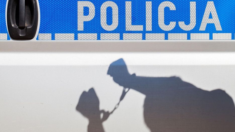 Nieletnim odmawia się swobodnego prawa do kontaktu z opiekunem lub obrońcą 