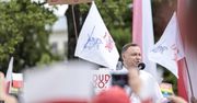 Wybory 2020. Andrzej Duda mówi w Lublinie o "atakach" po słowach o LGBT. Protest podczas wiecu
